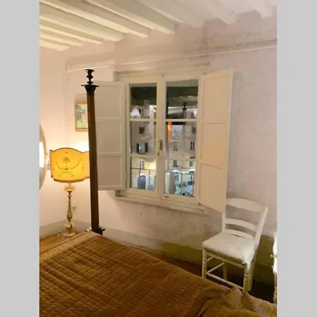 Il Mazzocchio In Piazza Anfiteatro Lucca